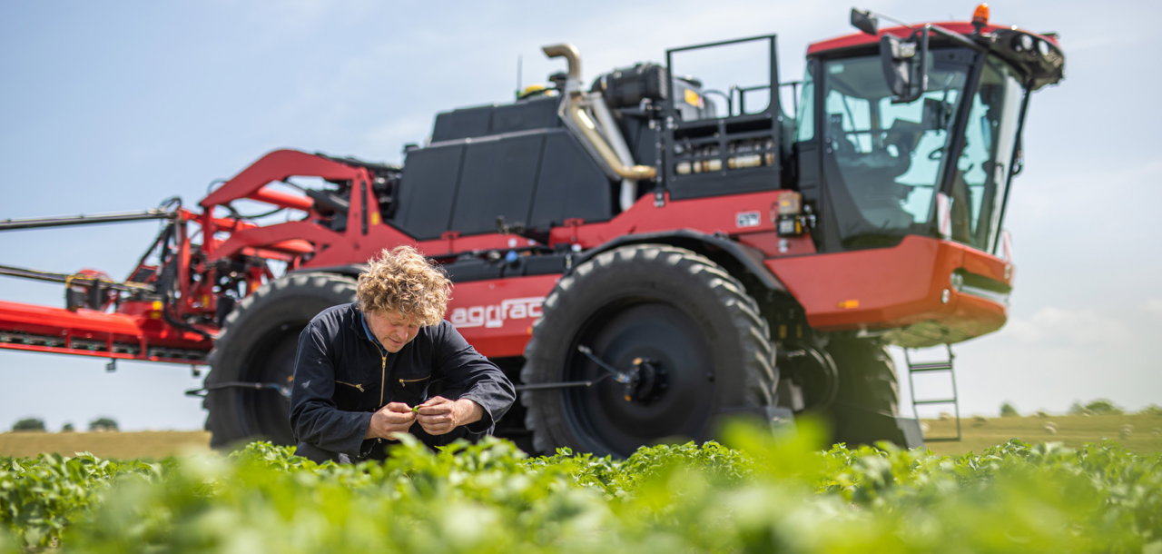 Frank de Schutter sitting in a potato field next to his Agrifac Condor with AirFlow boom.