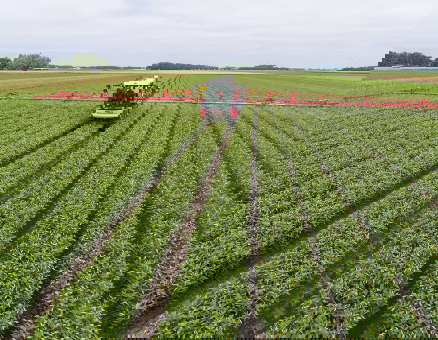 Agrifac Condor sprayer driving in a flat field.