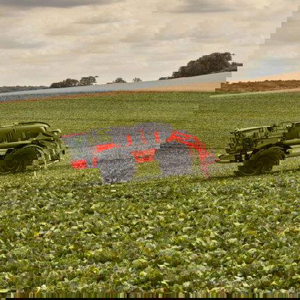 Agrifac Endurance 80 driving through rolling terrain.