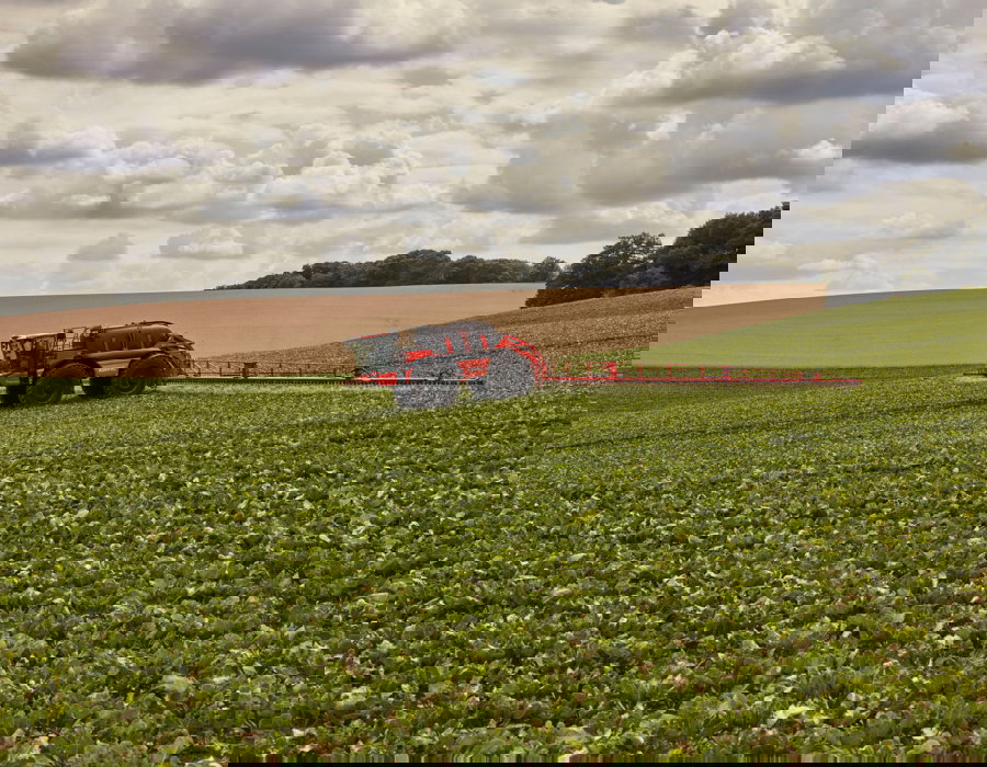 Endurance 80 operating in a rolling landscape.