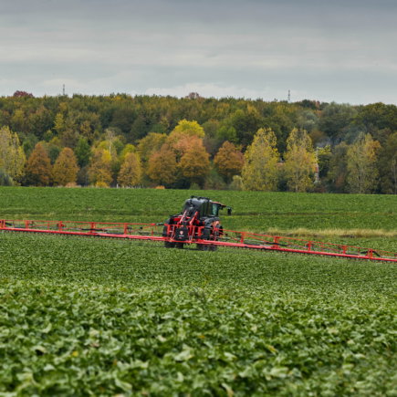 Rear view of the Vanguard 55 spraying in a hilly landscape.