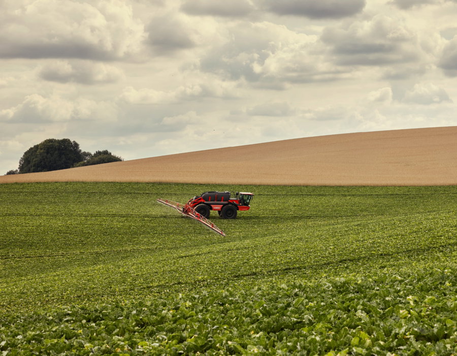Endurance 80 operating in a rolling landscape.