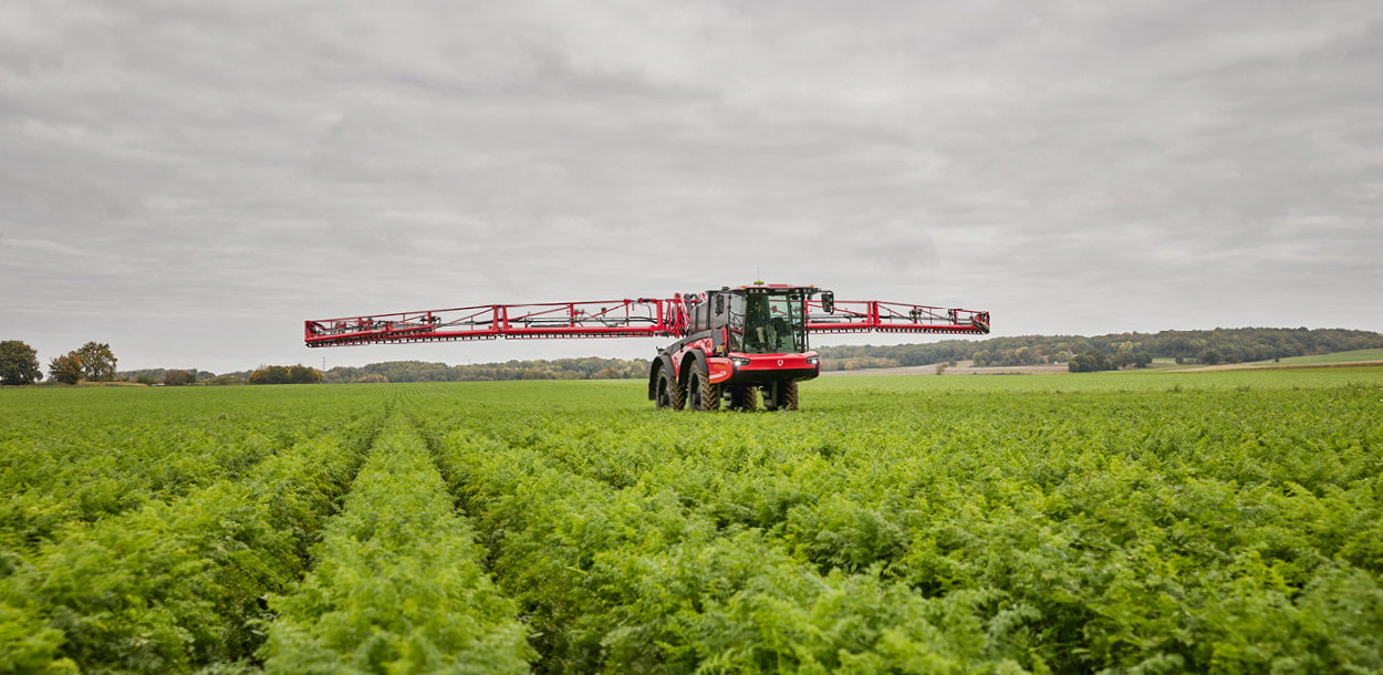 Folding boom of the Vanguard 67 sprayer.