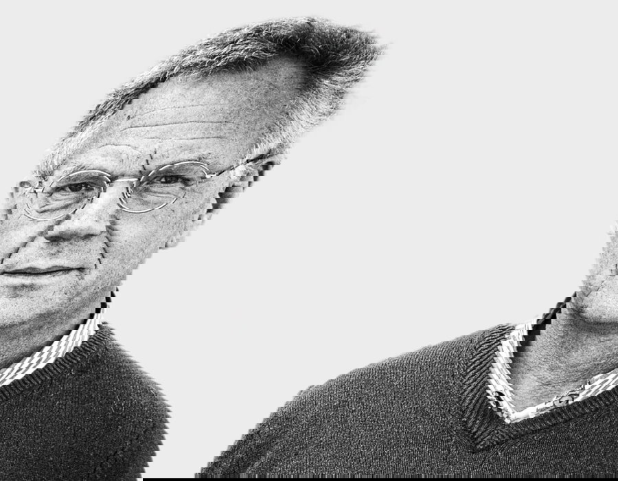 A white/grey image of Doeko Blaauw, the founder of the Agrifac Stabilo chassis.