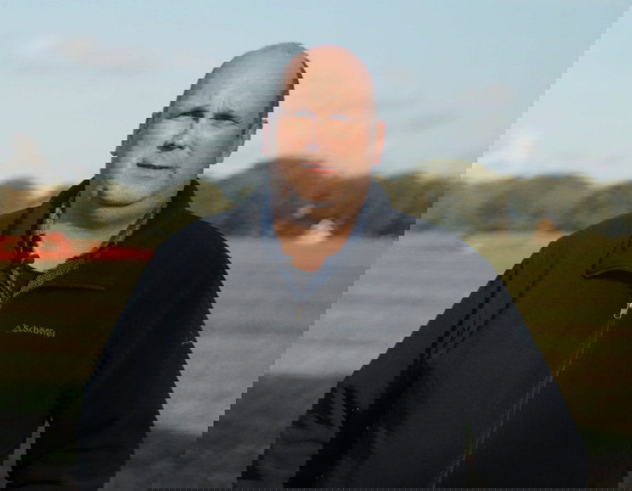 Markus Tietjen standing in an agricultural field.