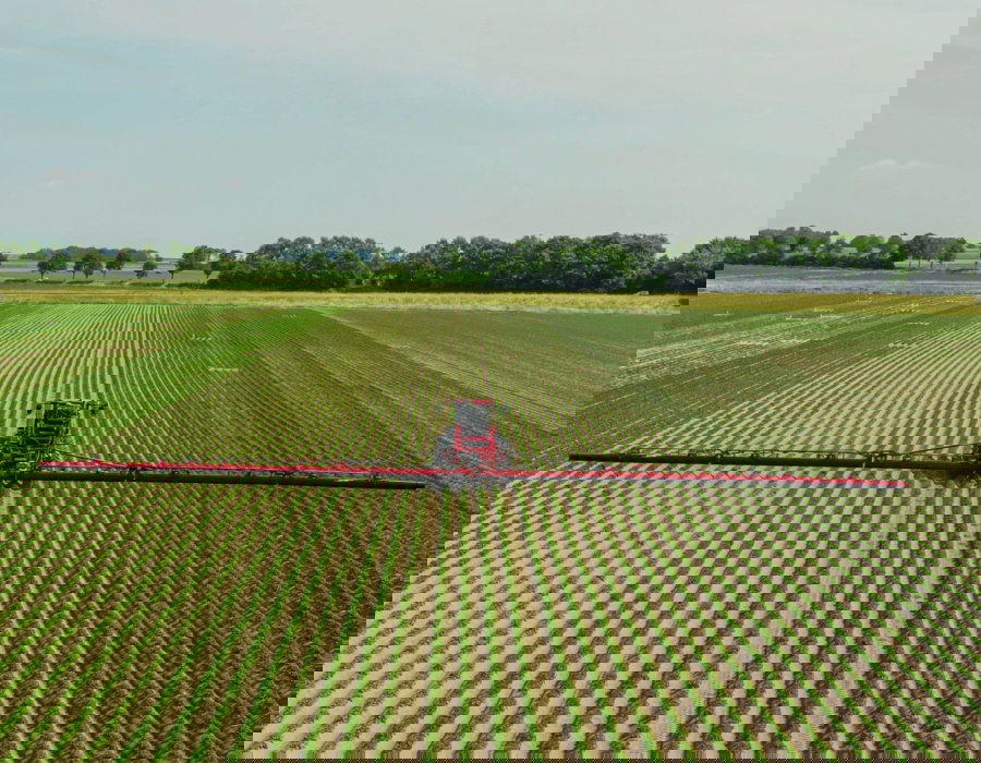 The WideTrack drivinig in a field of potatoes in The Netherlands.