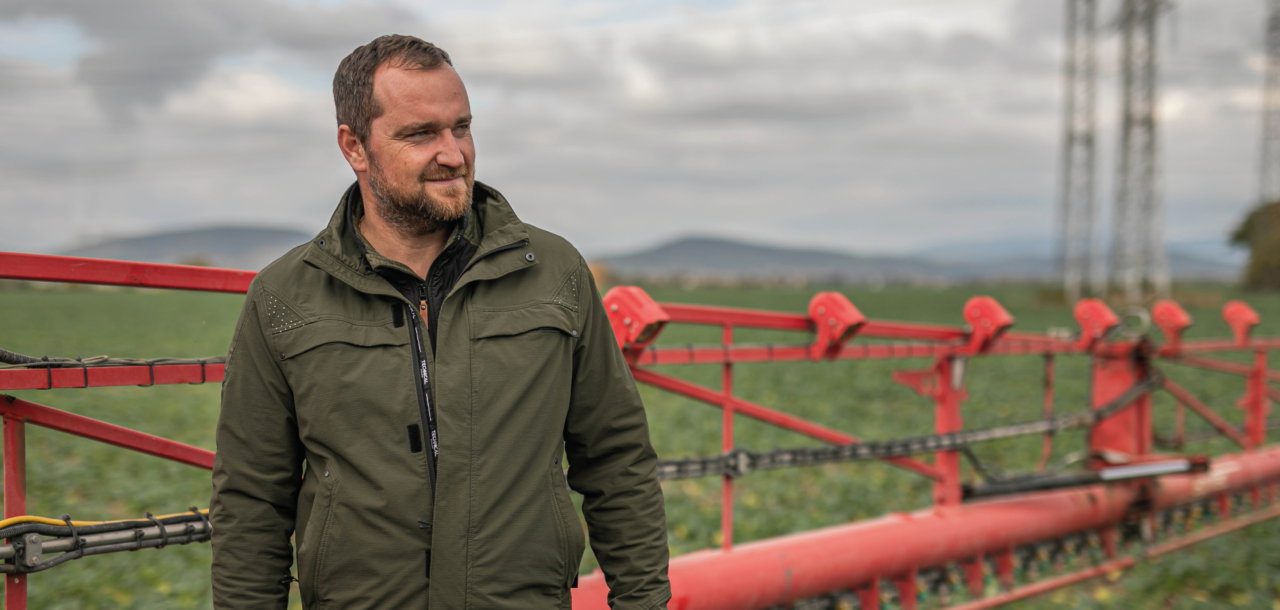 Erik Ivanic from Donau Farm next to the AICPlus sprayer.