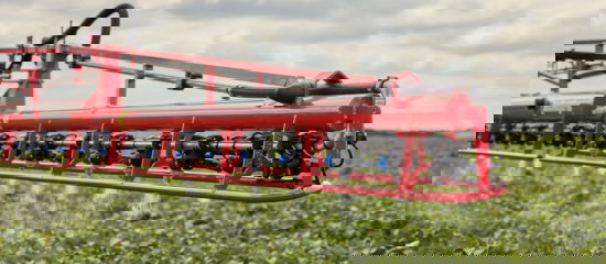 Side view of the StrictSprayPlus operating in the field.