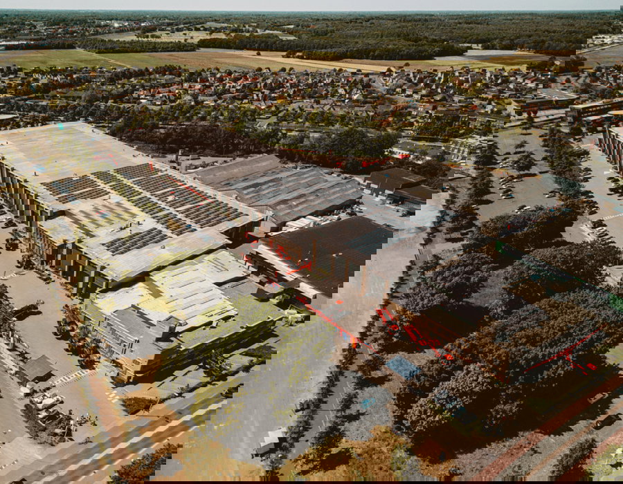 Overhead perspective of the Agrifac headquarters equipped with solar panels on the roof, highlighting eco-friendly architecture.