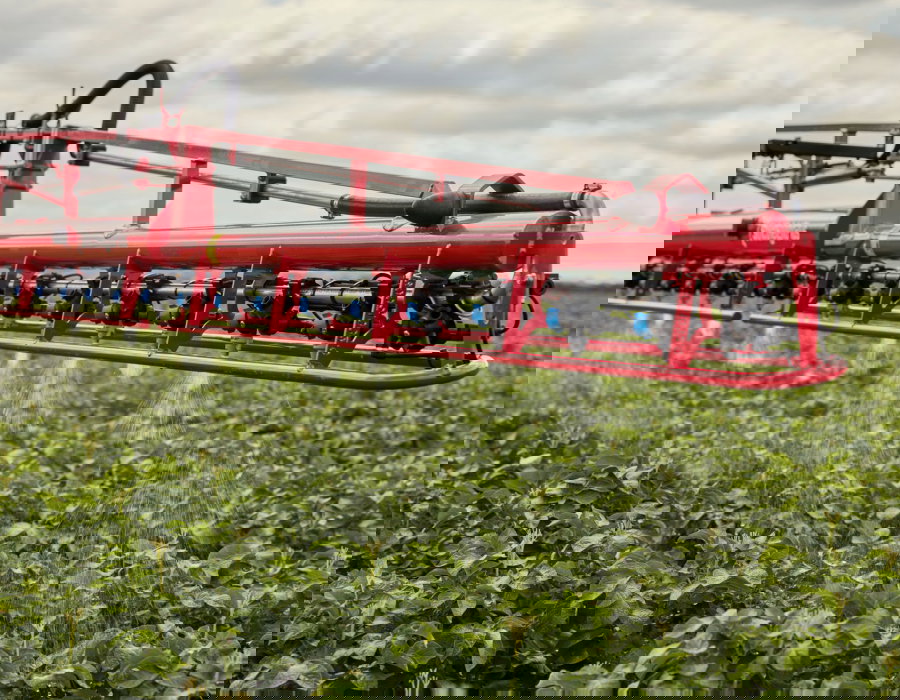 Close up of the boom equipped with the StrictSprayPlus system.