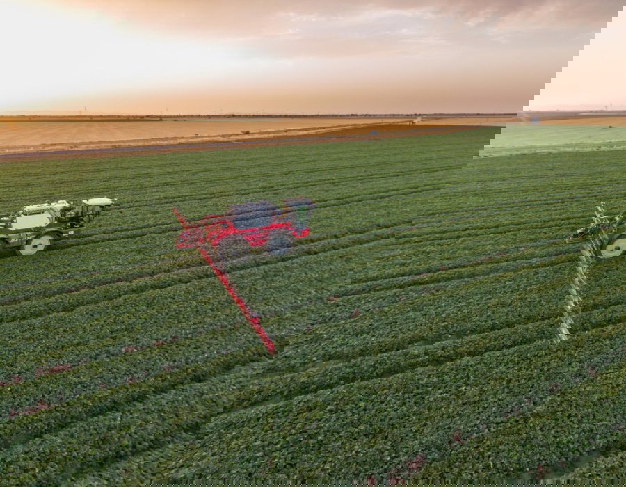 Agrifac Condor sprayer driving in a flat field.
