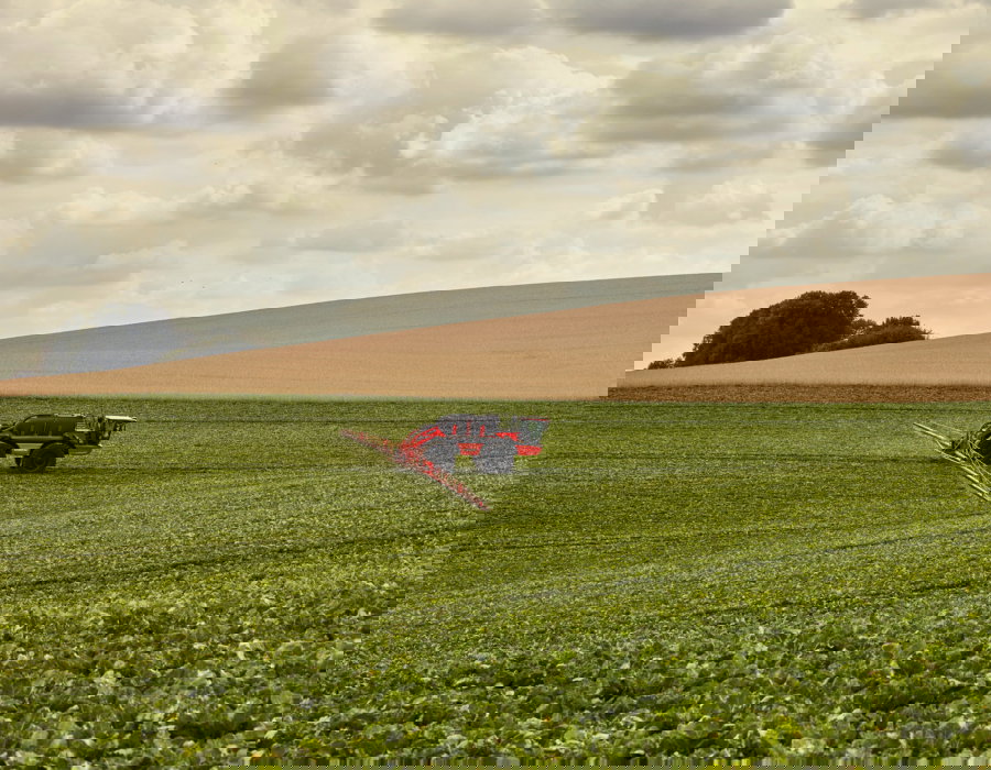 Endurance 80 operating in a rolling landscape.