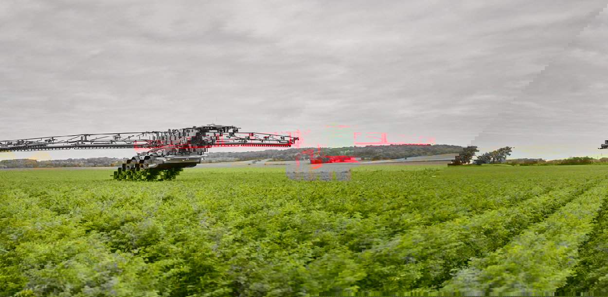 Folding boom of the Vanguard 67 sprayer.