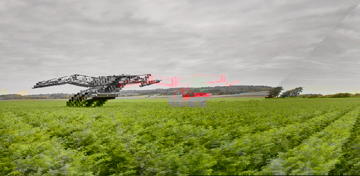 Folding boom of the Vanguard 67 sprayer.